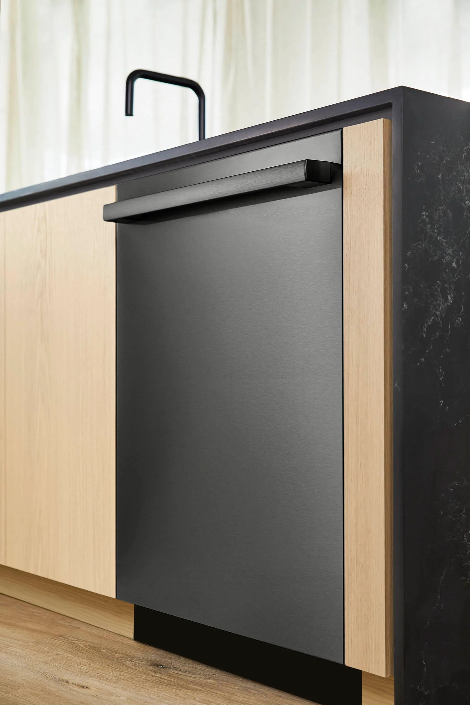 Bosch Black Stainless Steel 24" Smart Dishwasher with Home Connect, Third Rack - SHX78CM4N - Image 13