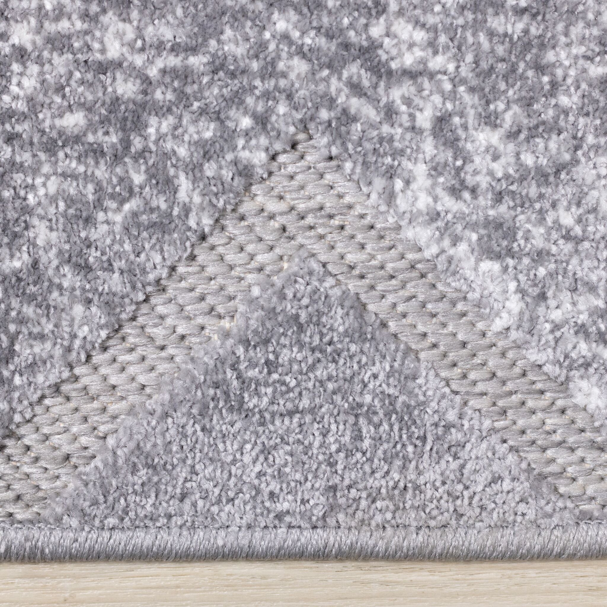 Diamond Mist 6'7" x 9'6" Diamond Pattern Area Rug - Grey, White - Image 7