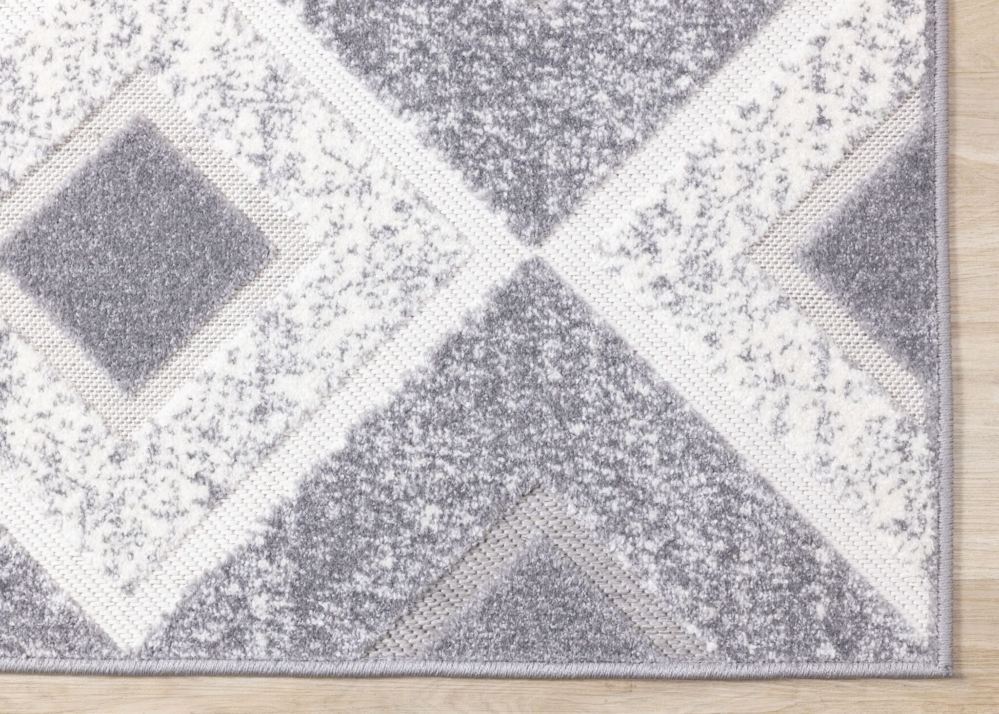 Diamond Mist 6'7" x 9'6" Diamond Pattern Area Rug - Grey, White - Image 8