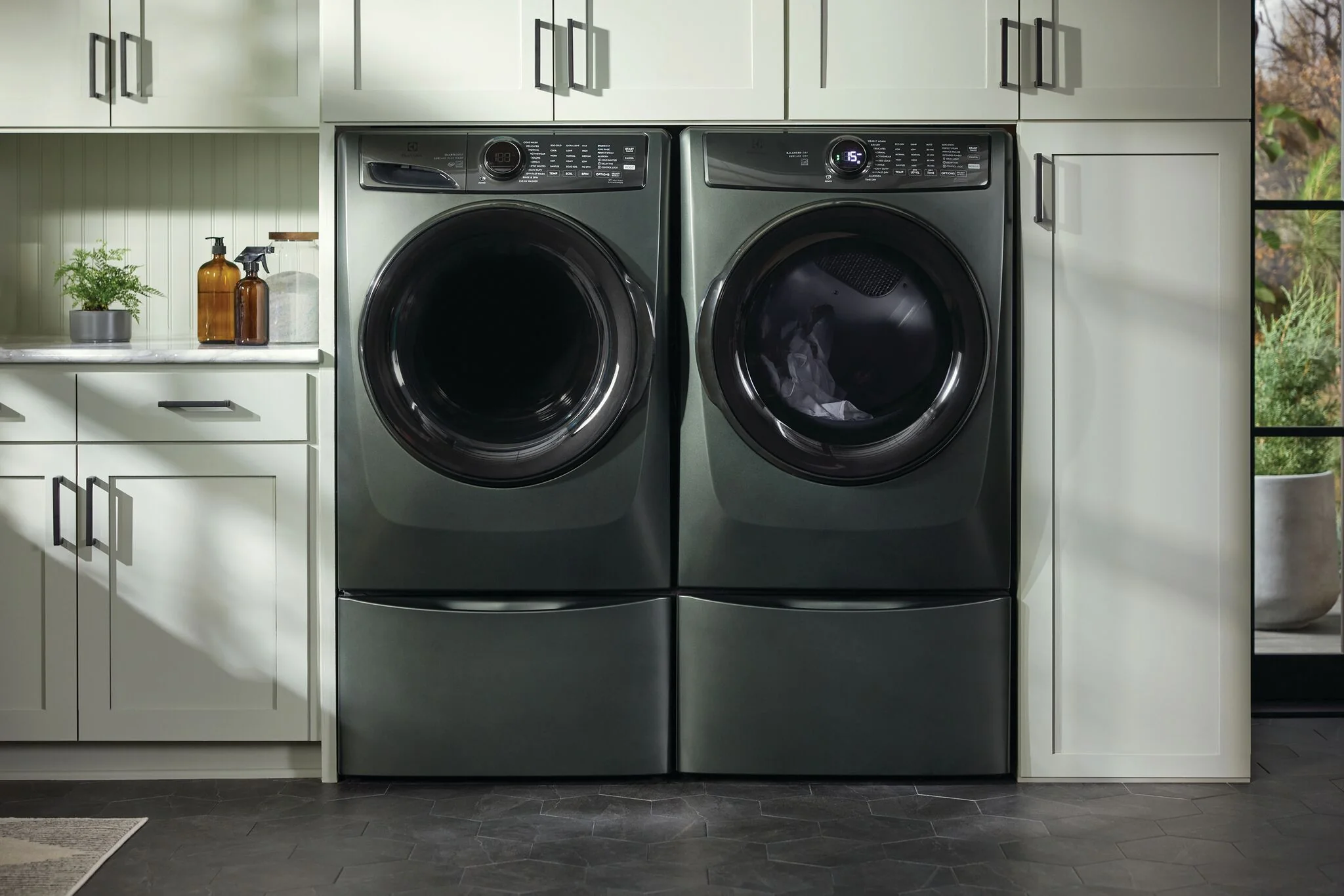 Electrolux Green Front Load Perfect Steam™ Gas Dryer (8 Cu. Ft.) - ELFG7738AA - Image 2
