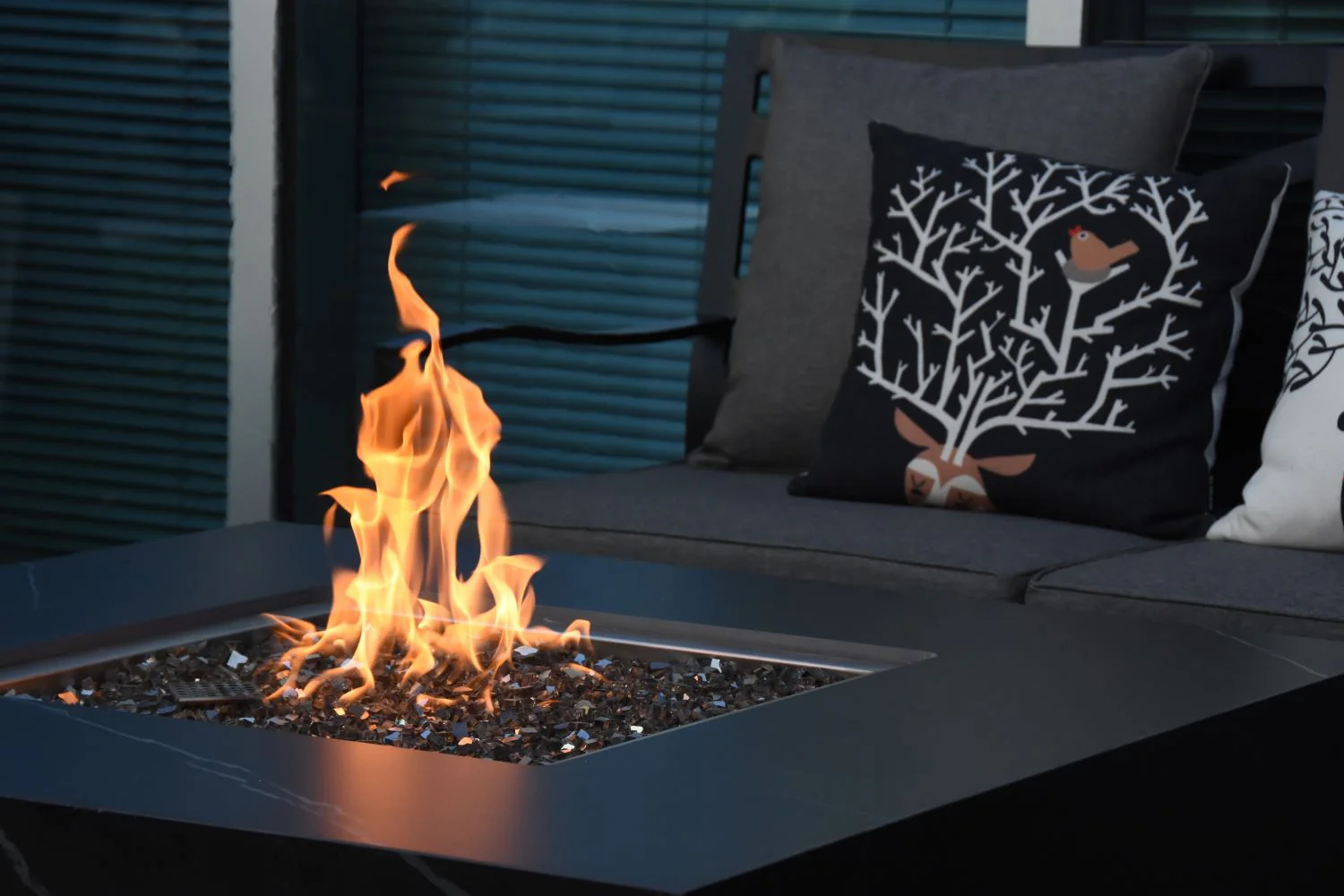 Eyjafja Marble Porcelain Fire Pit (Elementi) - Black / Propane - Image 2
