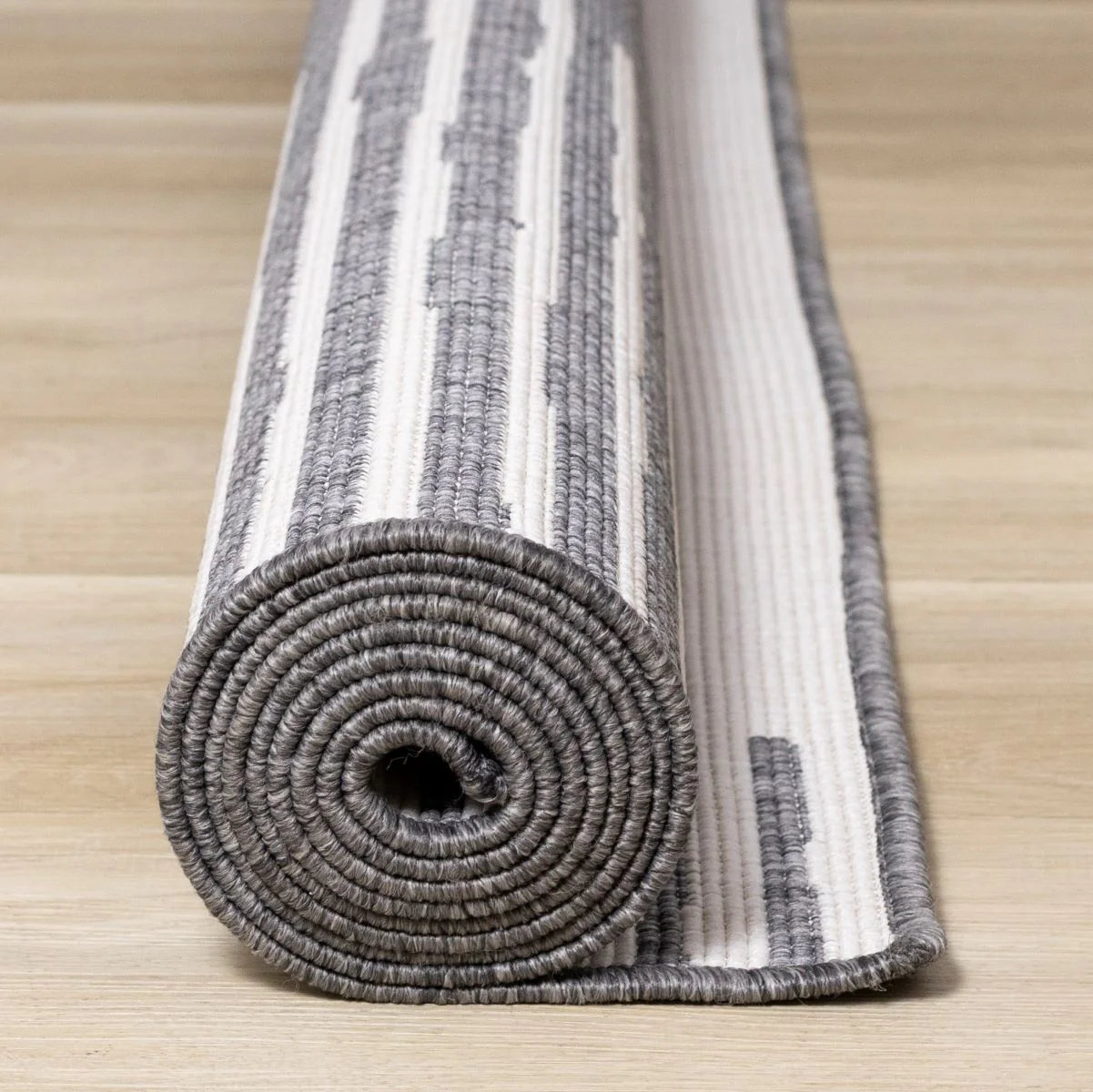 Summer Breeze 6'7" x 9'6" Outdoor Reversible Rug Triangles - Grey, Cream - Image 8